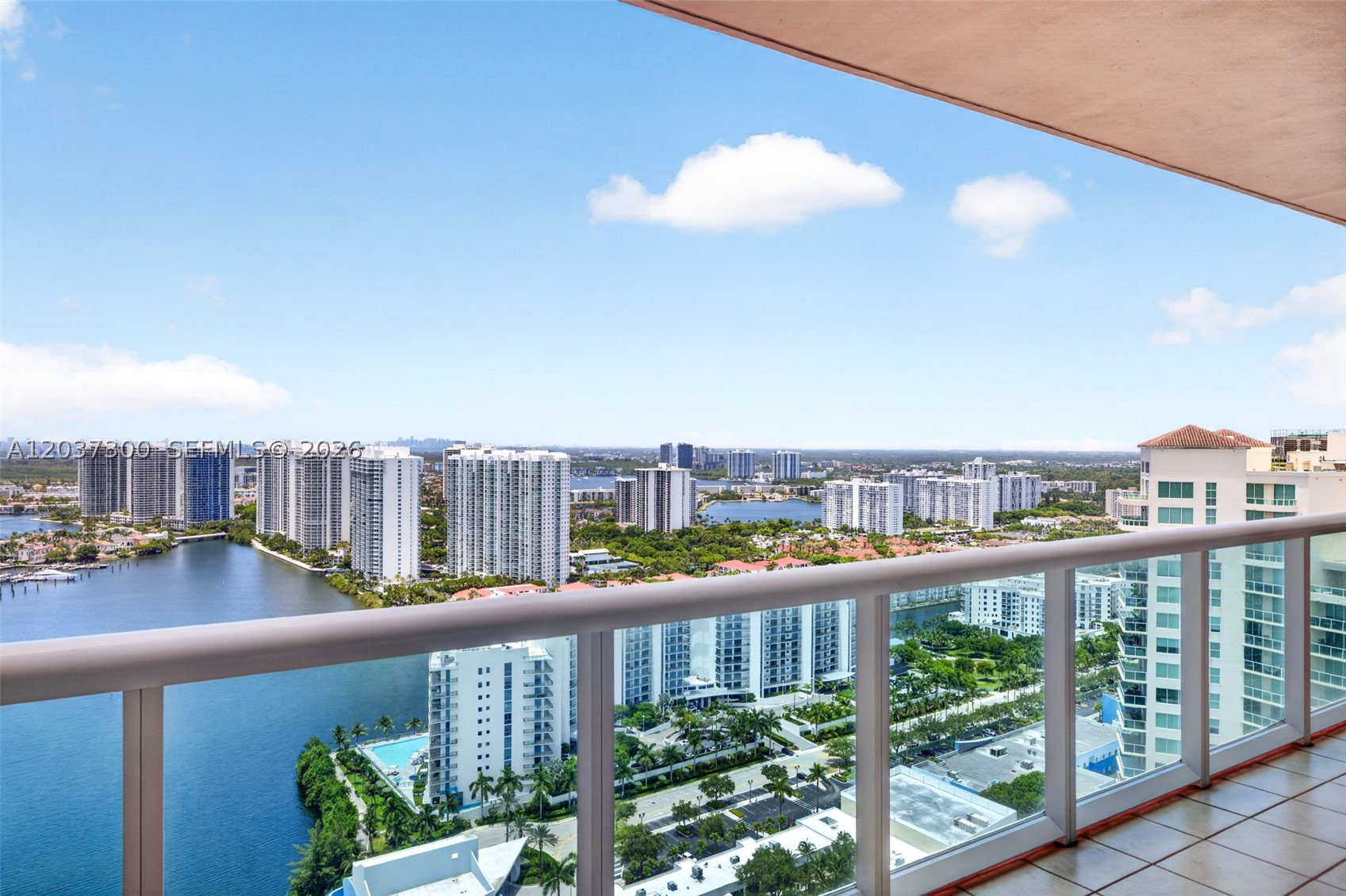 3370 Hidden Bay Dr #UPH3715 Aventura, FL 33180