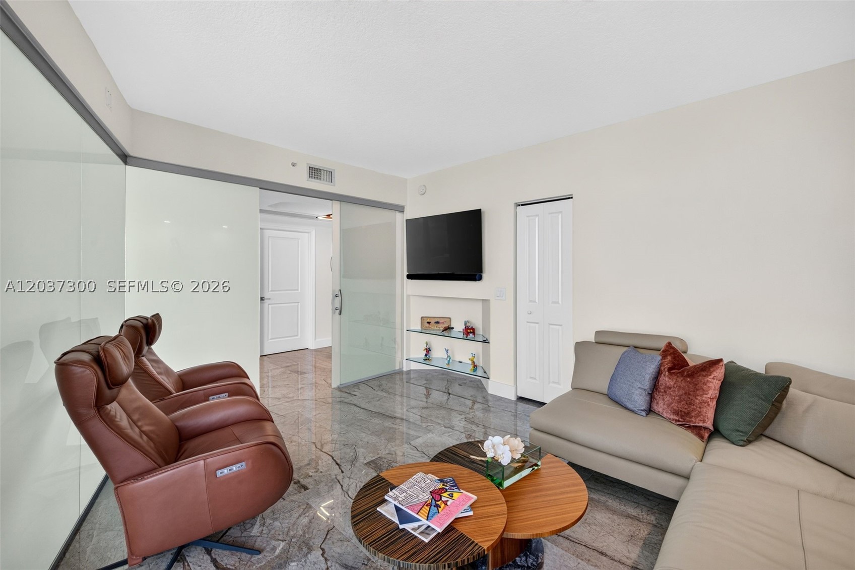 3370 Hidden Bay Dr #UPH3715 Aventura, FL 33180