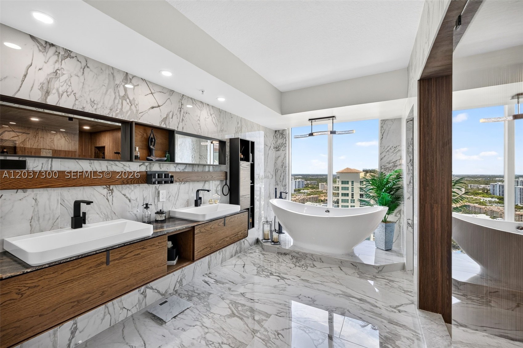 3370 Hidden Bay Dr #UPH3715 Aventura, FL 33180
