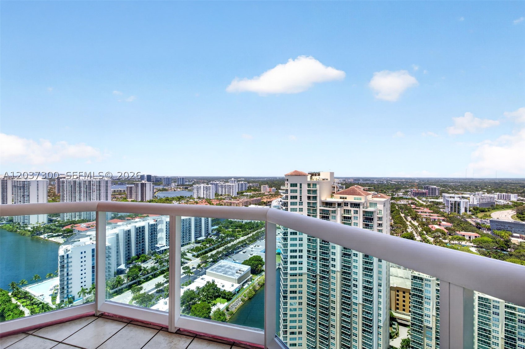 3370 Hidden Bay Dr #UPH3715 Aventura, FL 33180