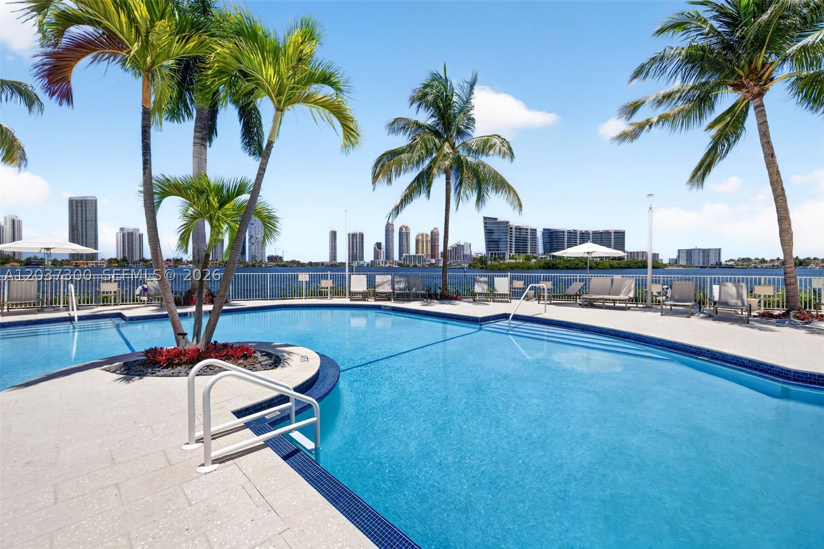 3370 Hidden Bay Dr #UPH3715 Aventura, FL 33180