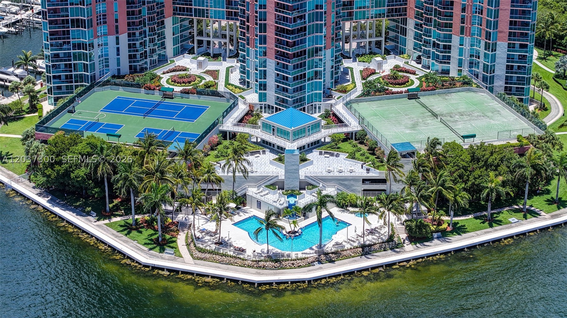 3370 Hidden Bay Dr #UPH3715 Aventura, FL 33180