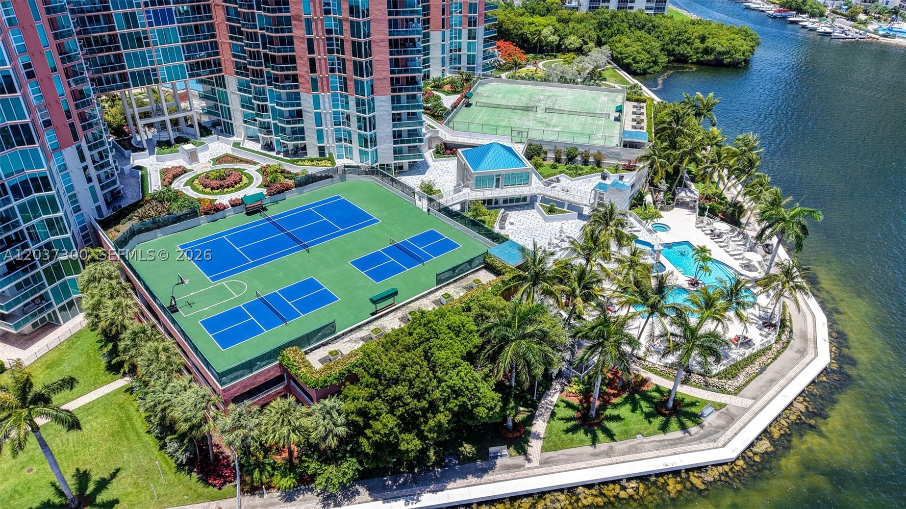 3370 Hidden Bay Dr #UPH3715 Aventura, FL 33180