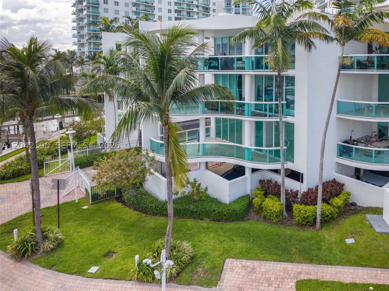 image 360 Condos40
