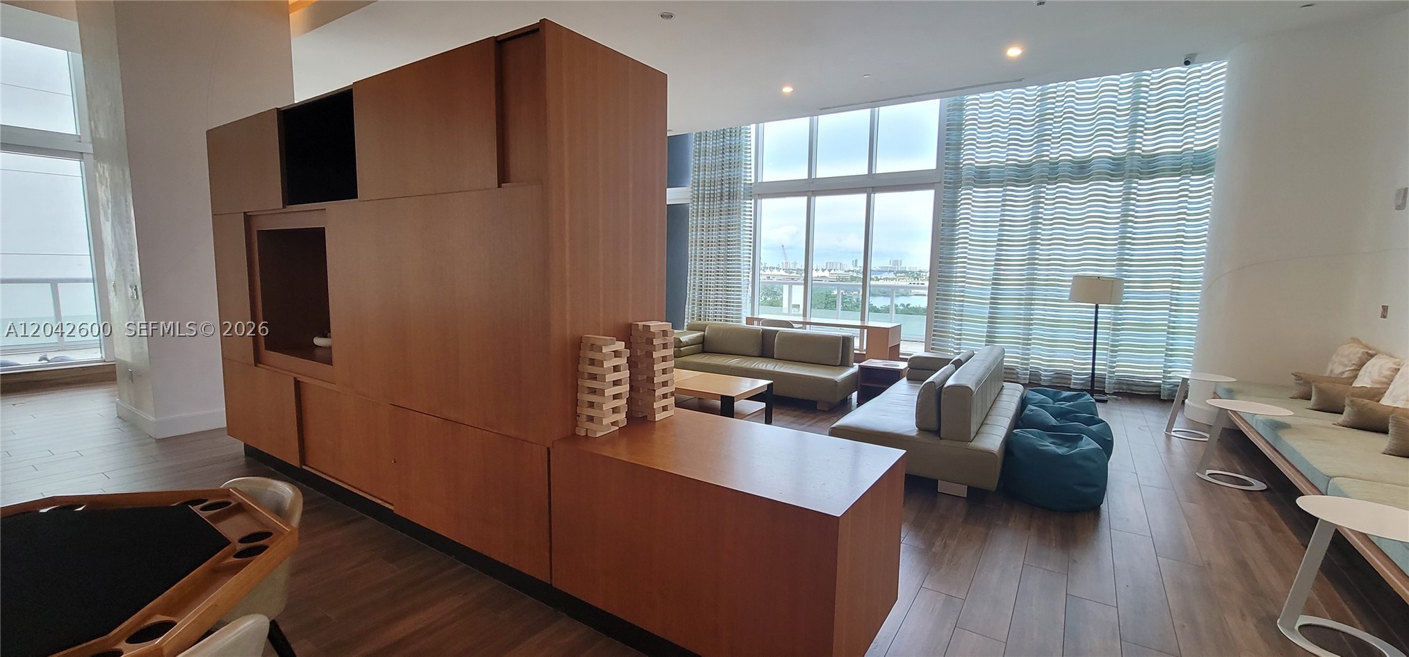 image 50 Biscayne25