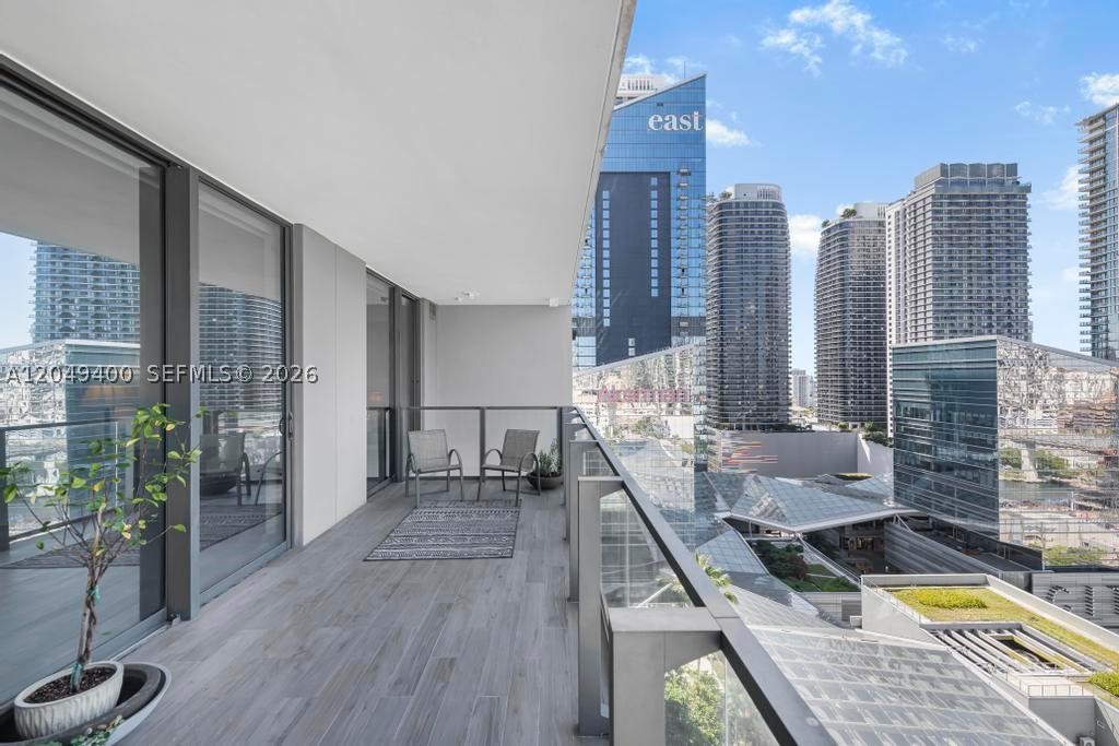 68 SE 6th St #1710 Miami, FL 33131
