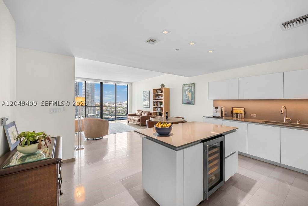 68 SE 6th St #1710 Miami, FL 33131