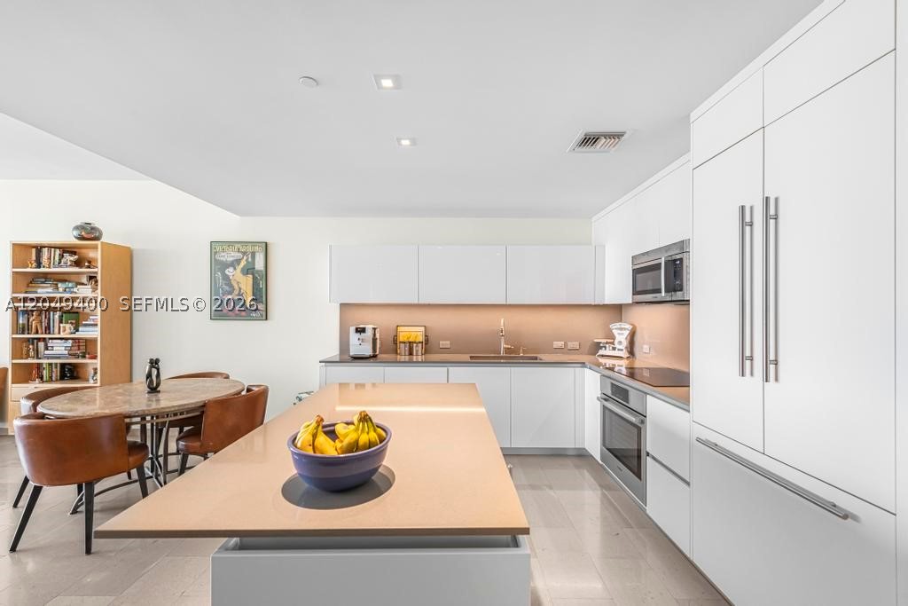68 SE 6th St #1710 Miami, FL 33131