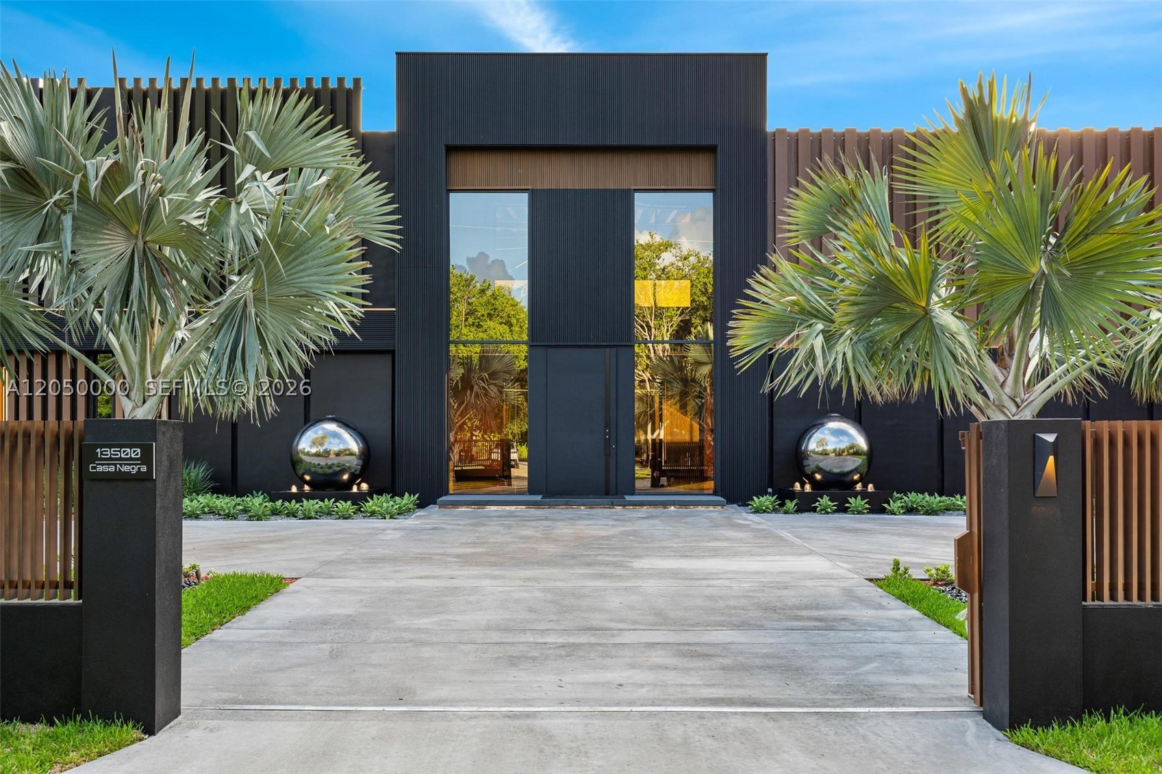 13500 SW 69th Ave Pinecrest, FL 33156