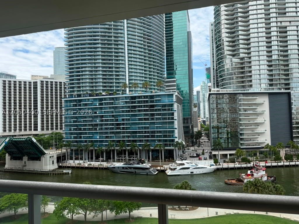 image Icon Brickell I1