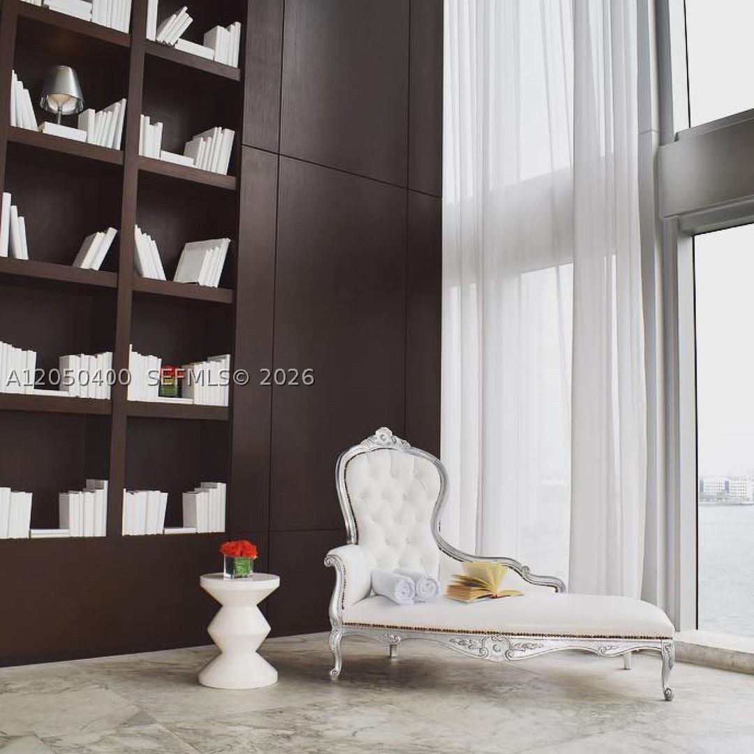 image Icon Brickell I24
