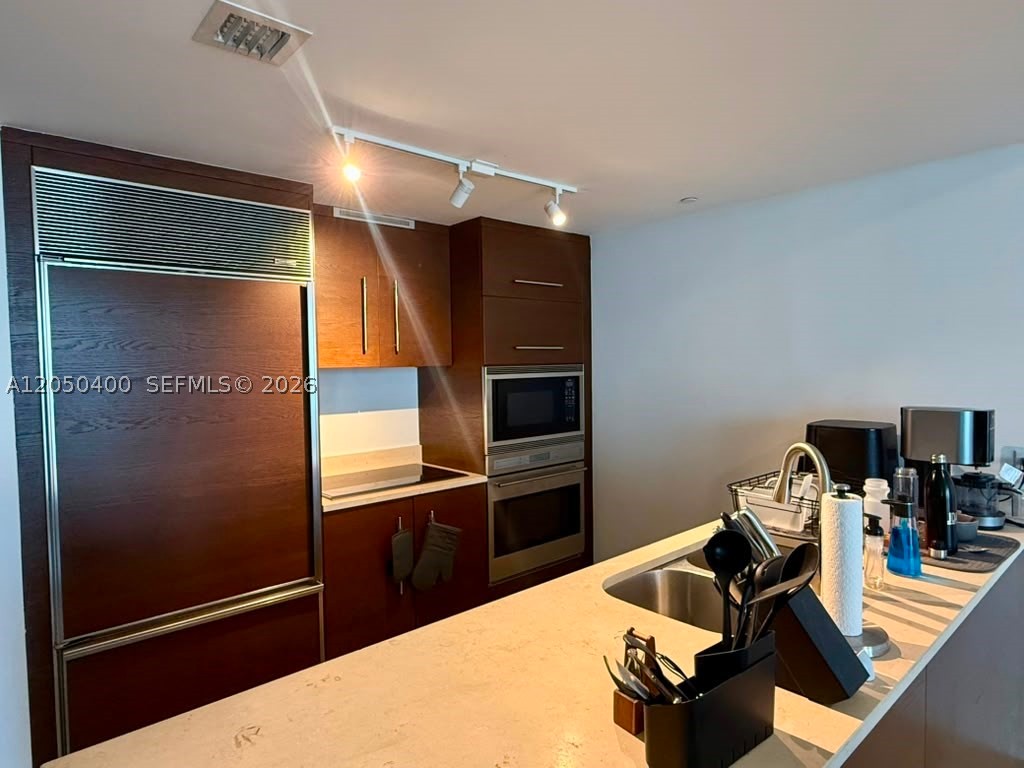 image Icon Brickell I6