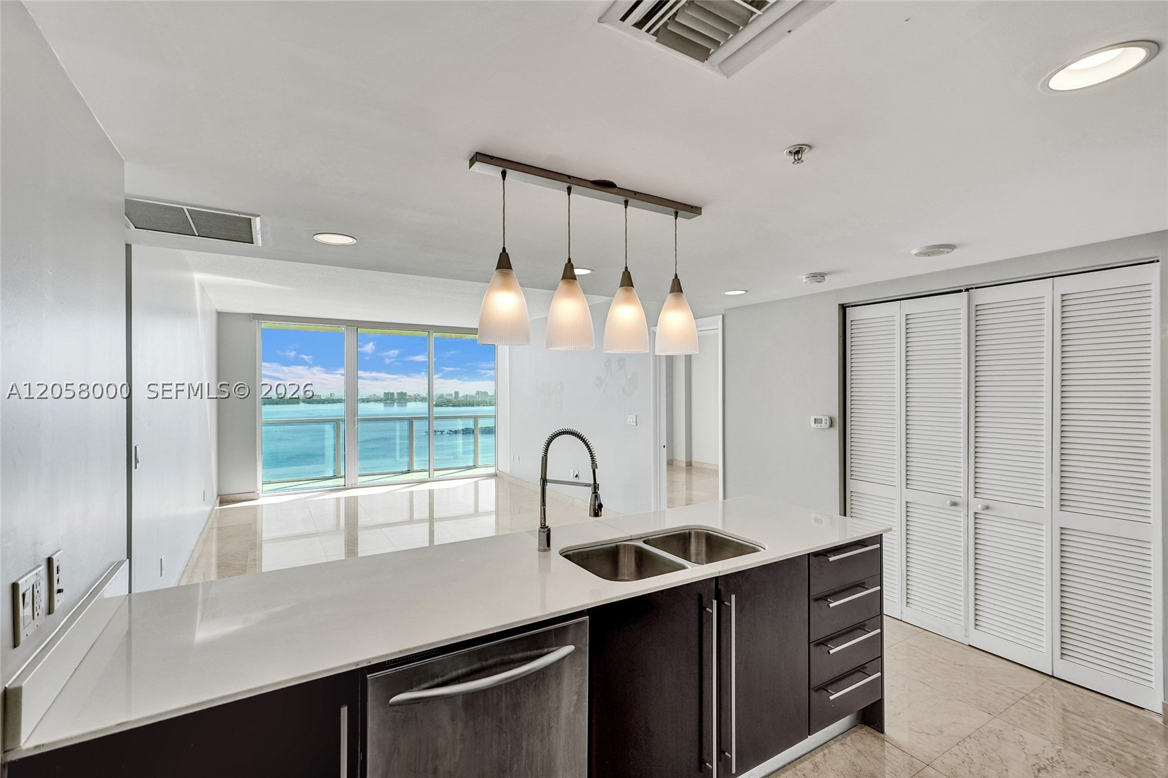 image Onyx on the Bay18