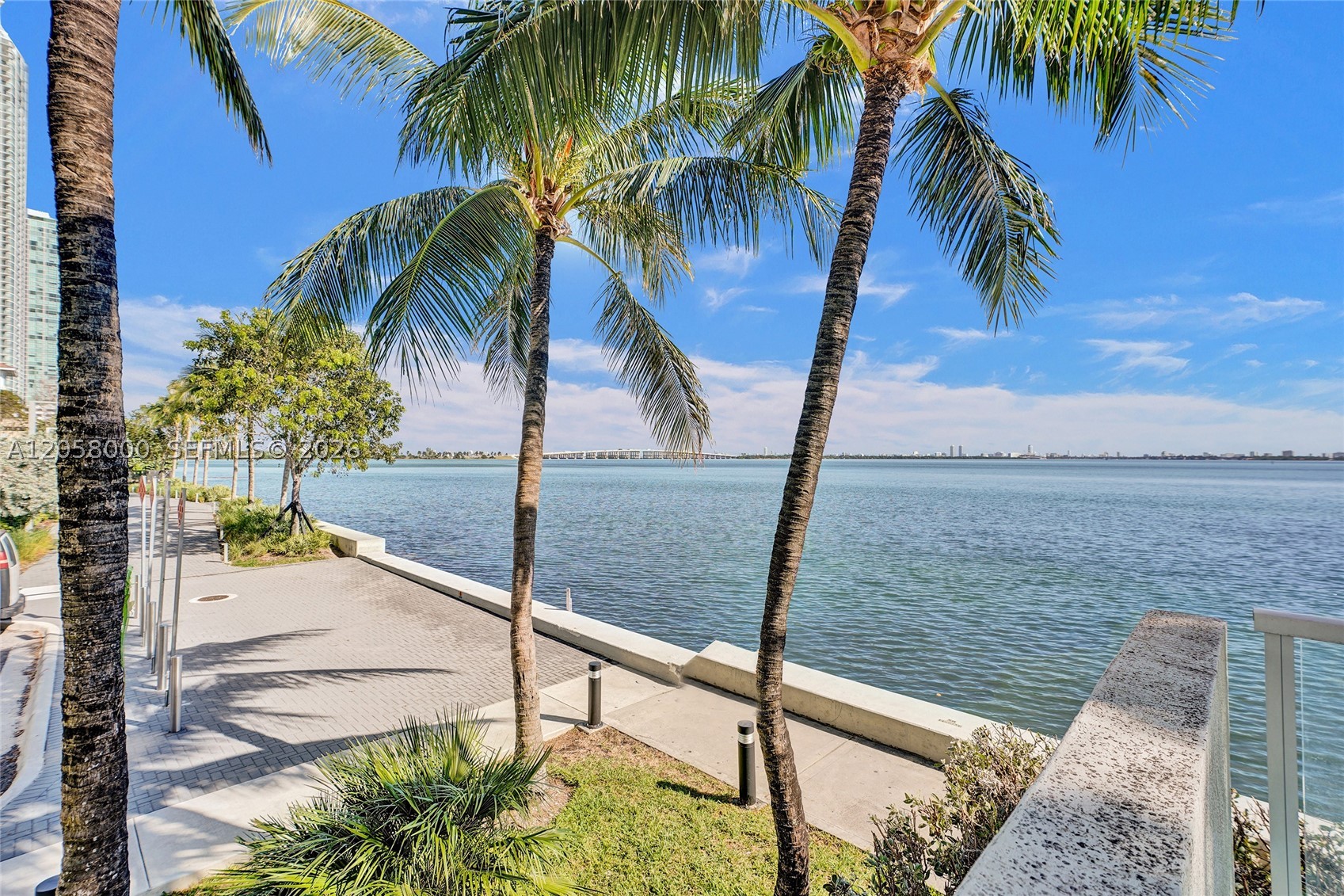 image Onyx on the Bay30