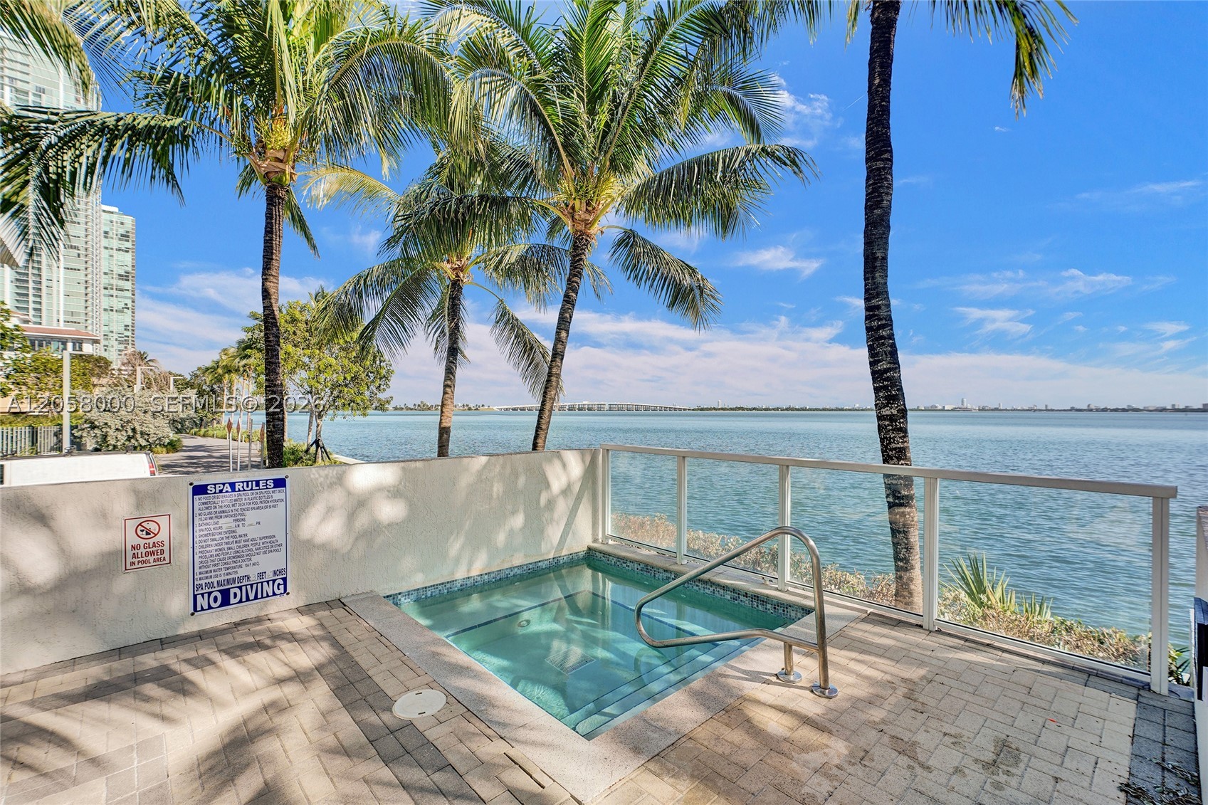 image Onyx on the Bay33