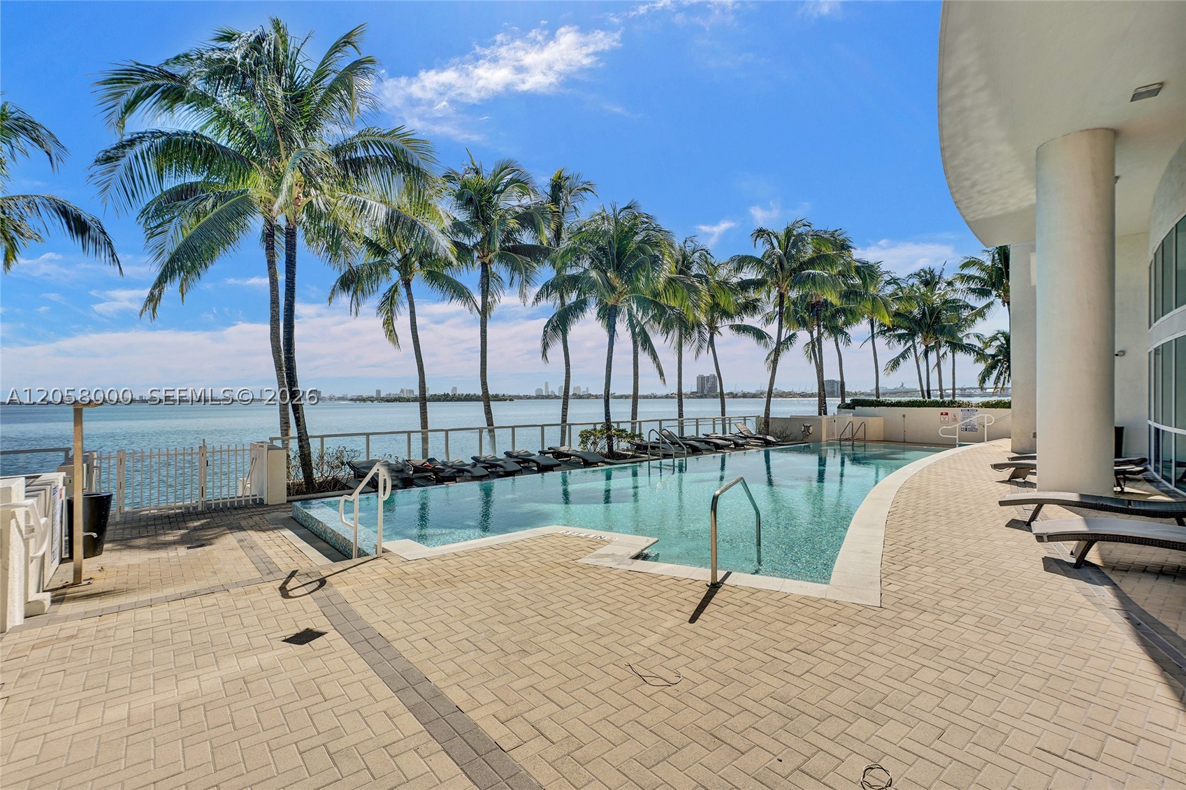 image Onyx on the Bay34