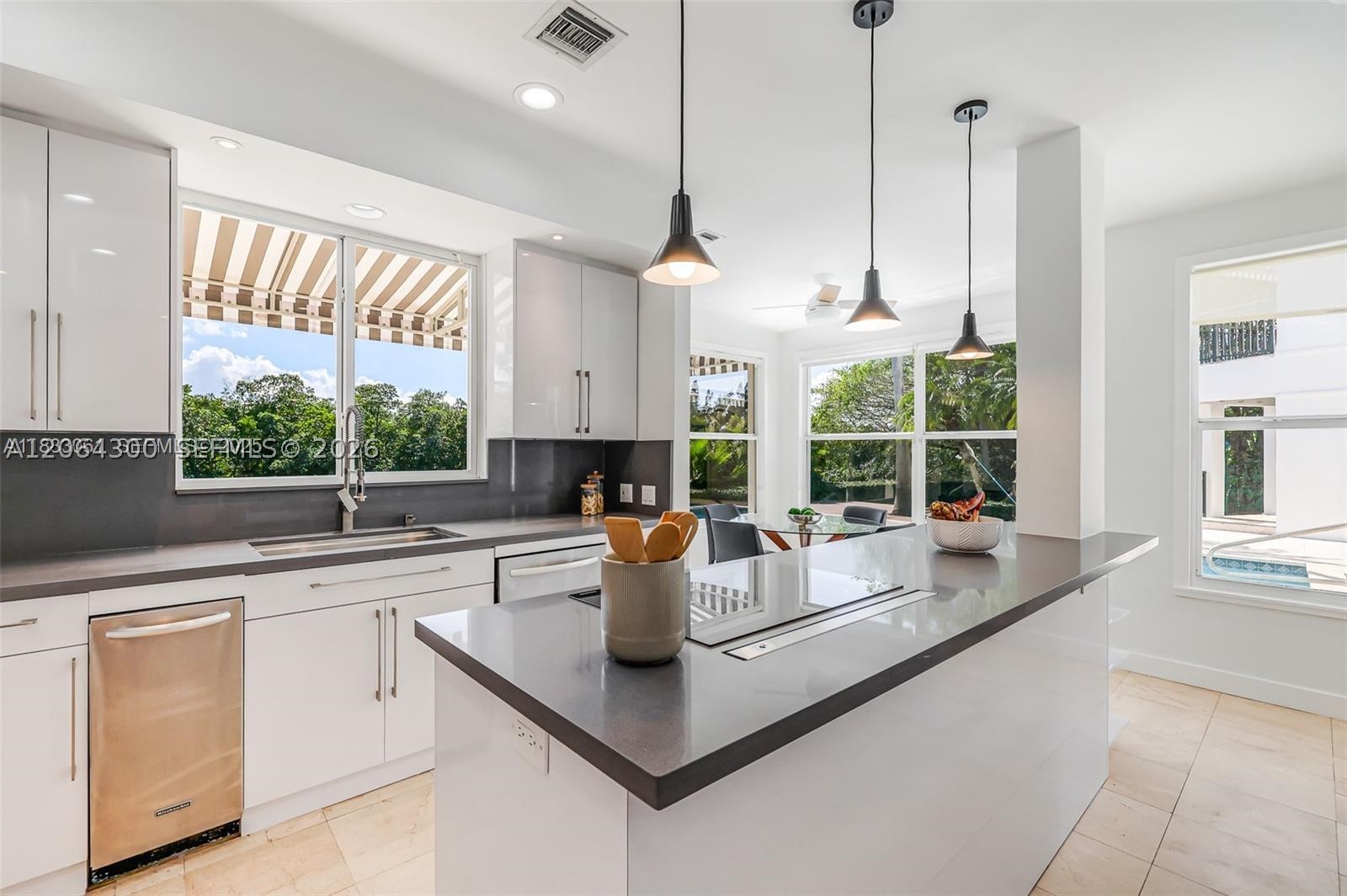 184 Paloma Dr Coral Gables, FL 33143