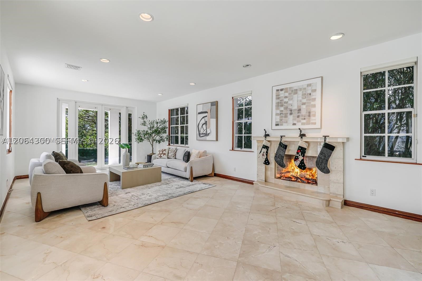 184 Paloma Dr Coral Gables, FL 33143