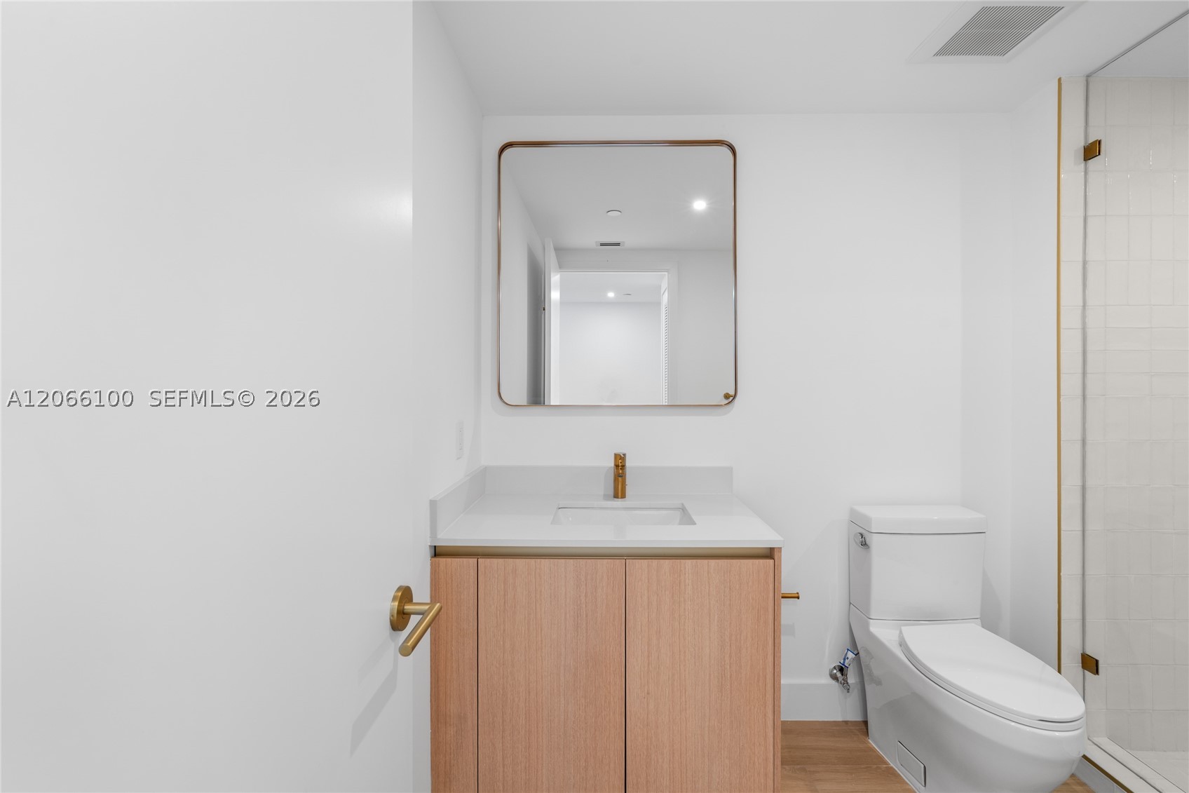90 NE 32th St #918 Miami, FL 33127