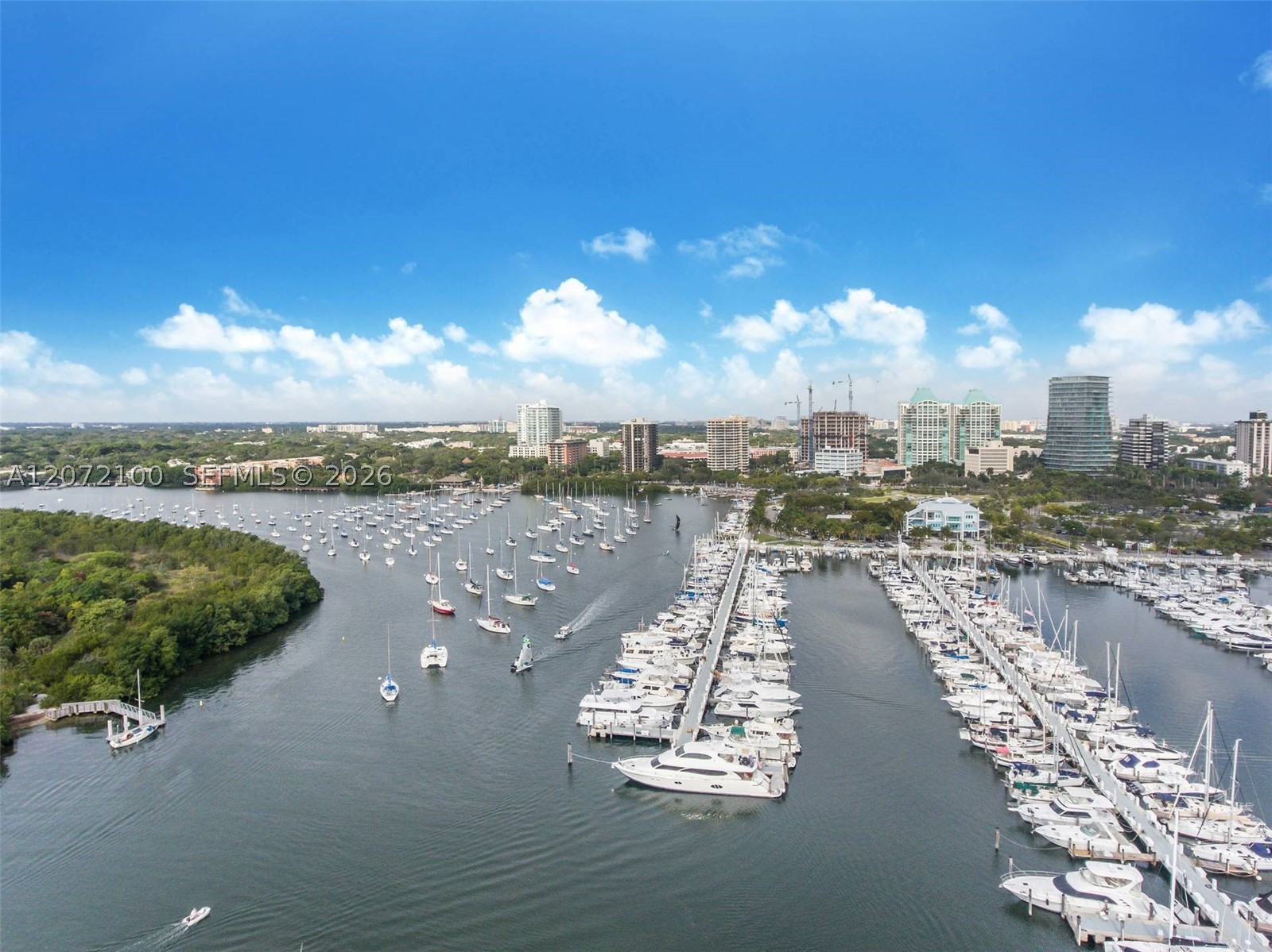 image Yacht Harbour52
