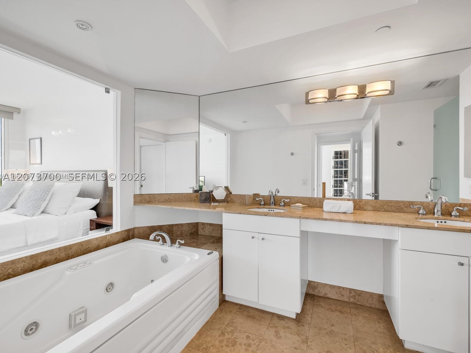 4779 Collins Ave #1005 Miami Beach, FL 33140