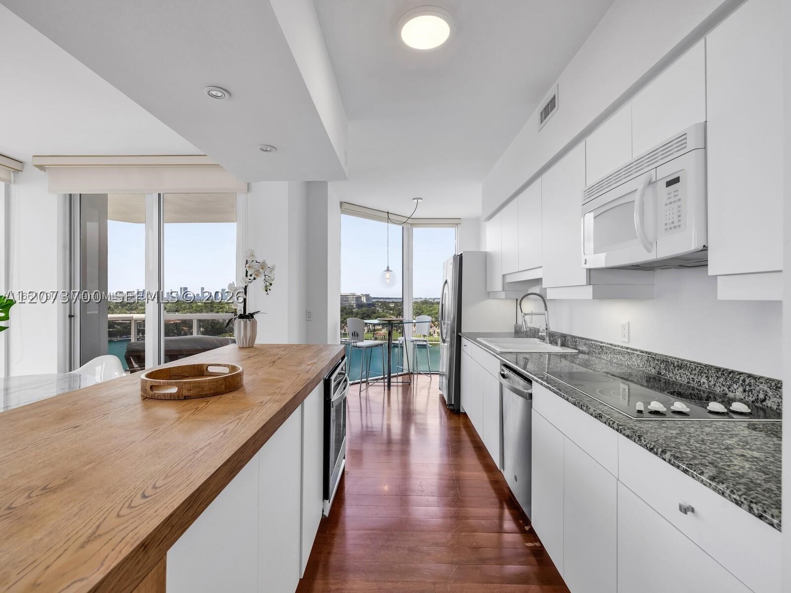 4779 Collins Ave #1005 Miami Beach, FL 33140