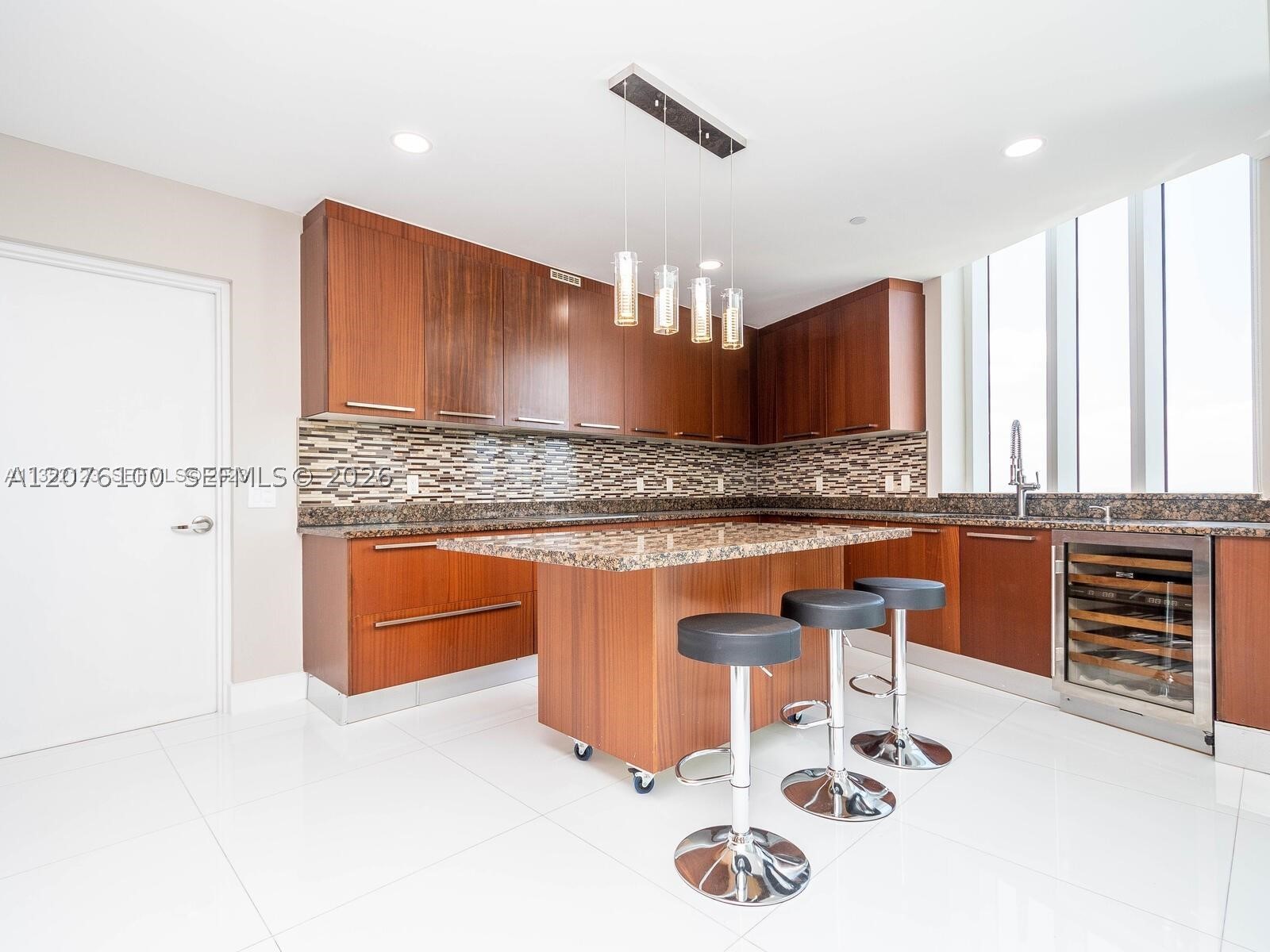 15901 Collins Ave #2504 Sunny Isles Beach, FL 33160