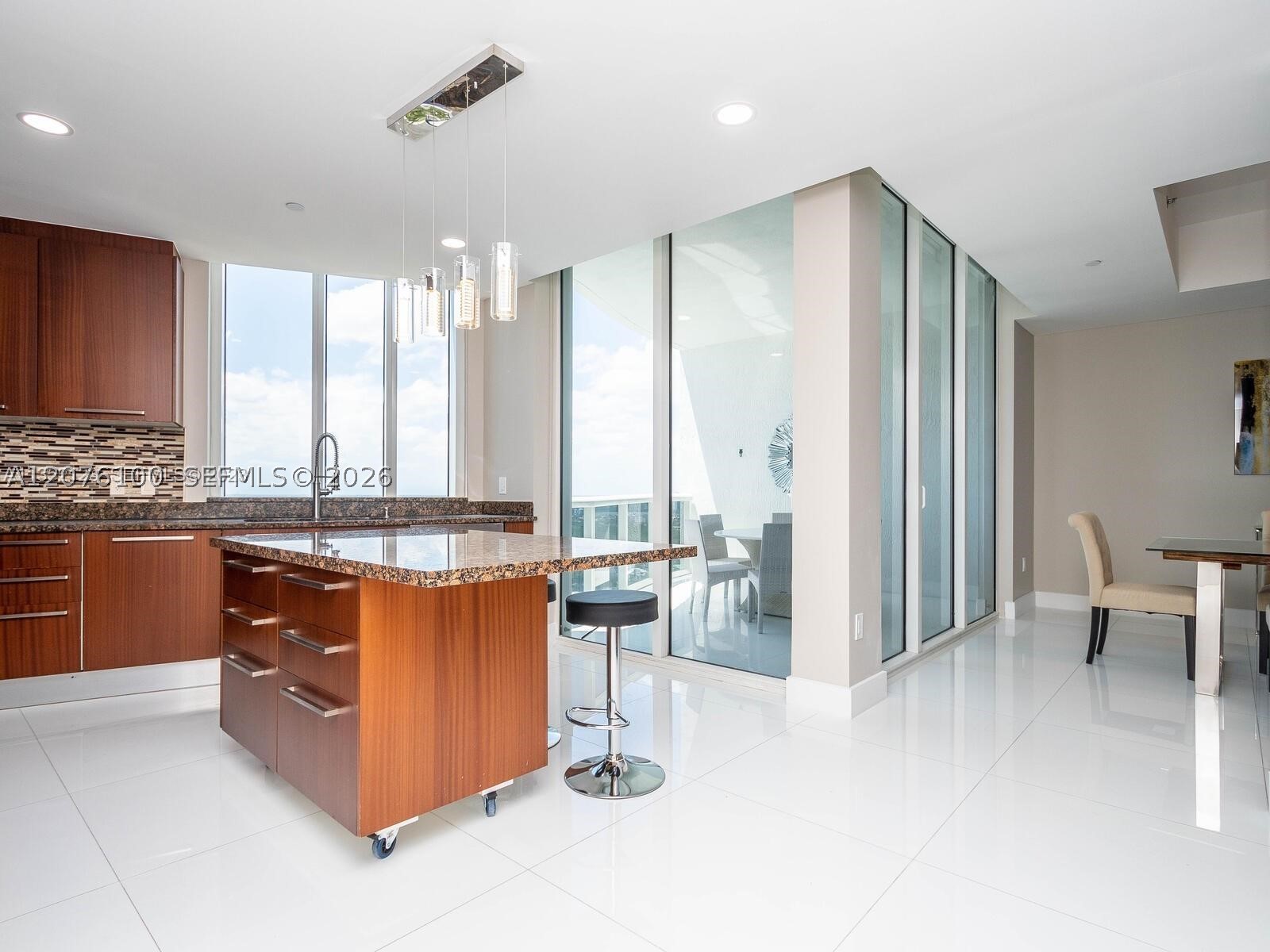 15901 Collins Ave #2504 Sunny Isles Beach, FL 33160