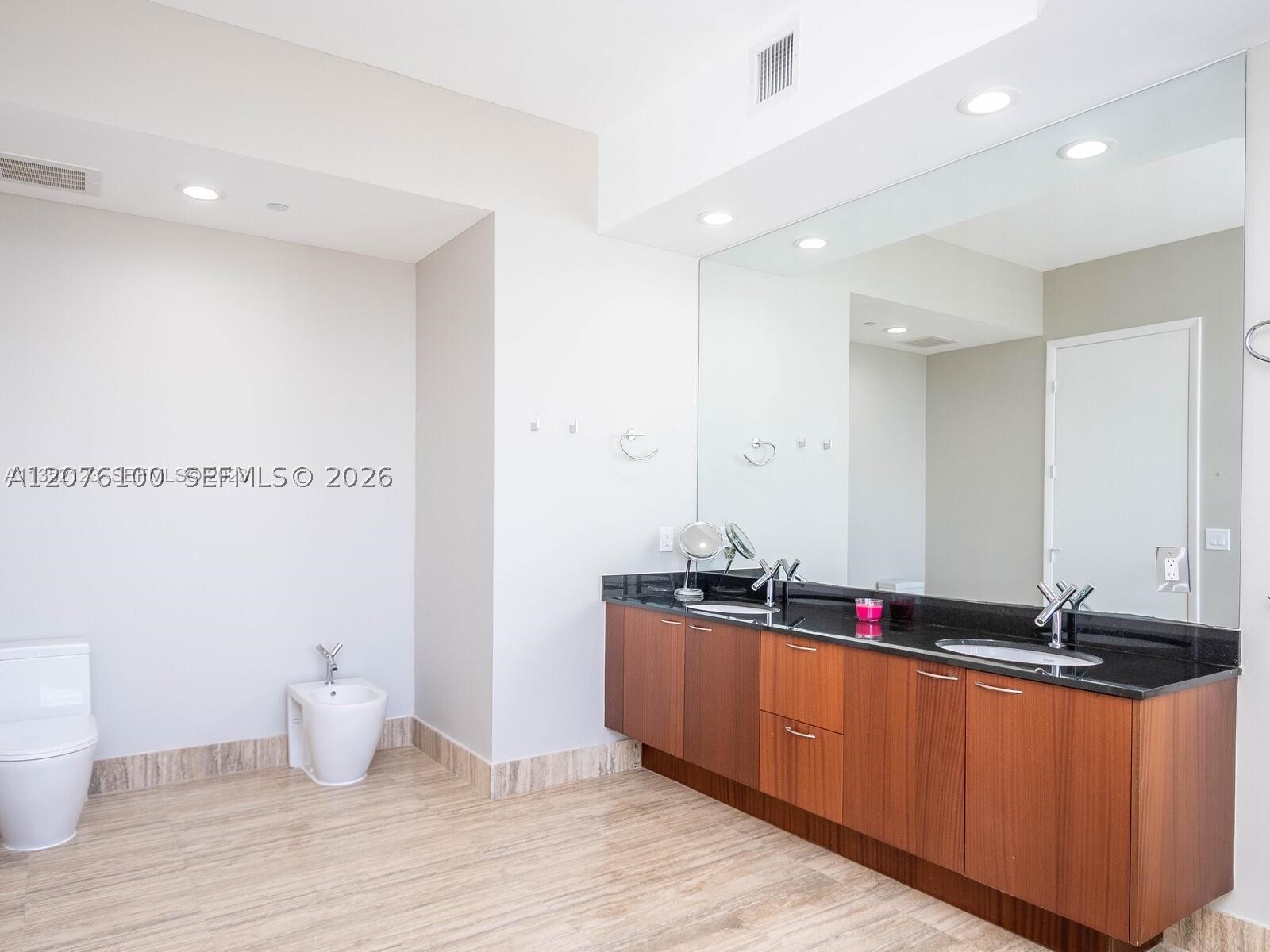 15901 Collins Ave #2504 Sunny Isles Beach, FL 33160