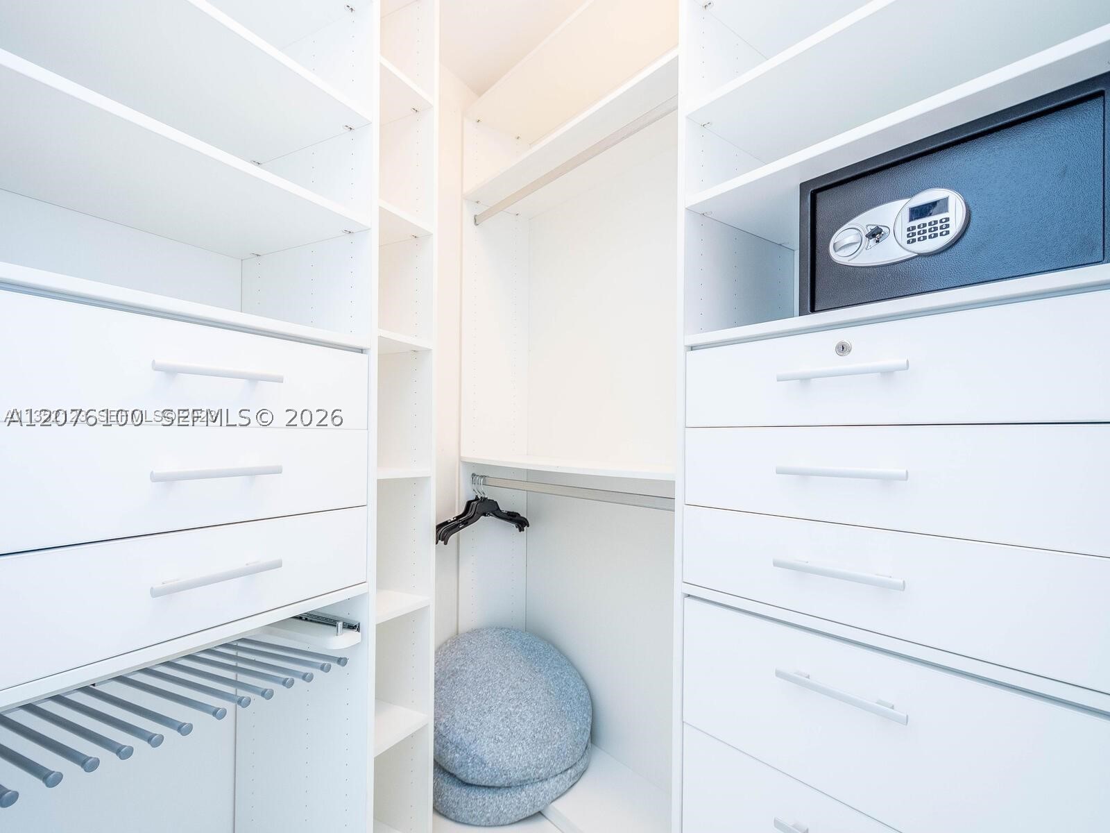 15901 Collins Ave #2504 Sunny Isles Beach, FL 33160