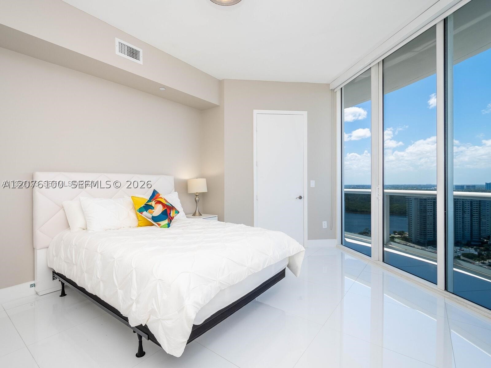 15901 Collins Ave #2504 Sunny Isles Beach, FL 33160