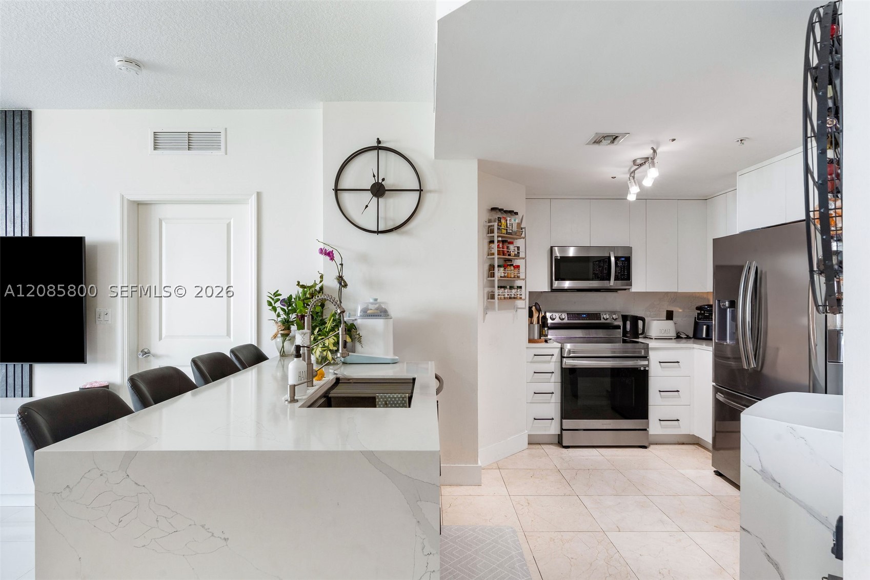 7900 Harbor Is Dr #518