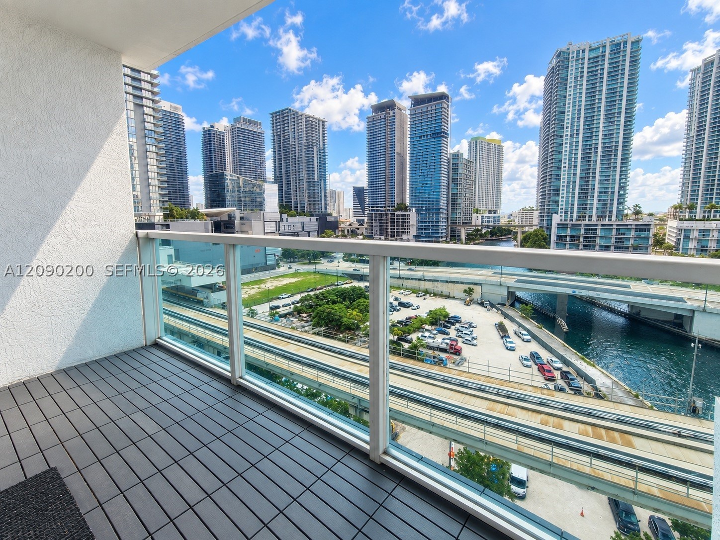 image Brickell on the River North1