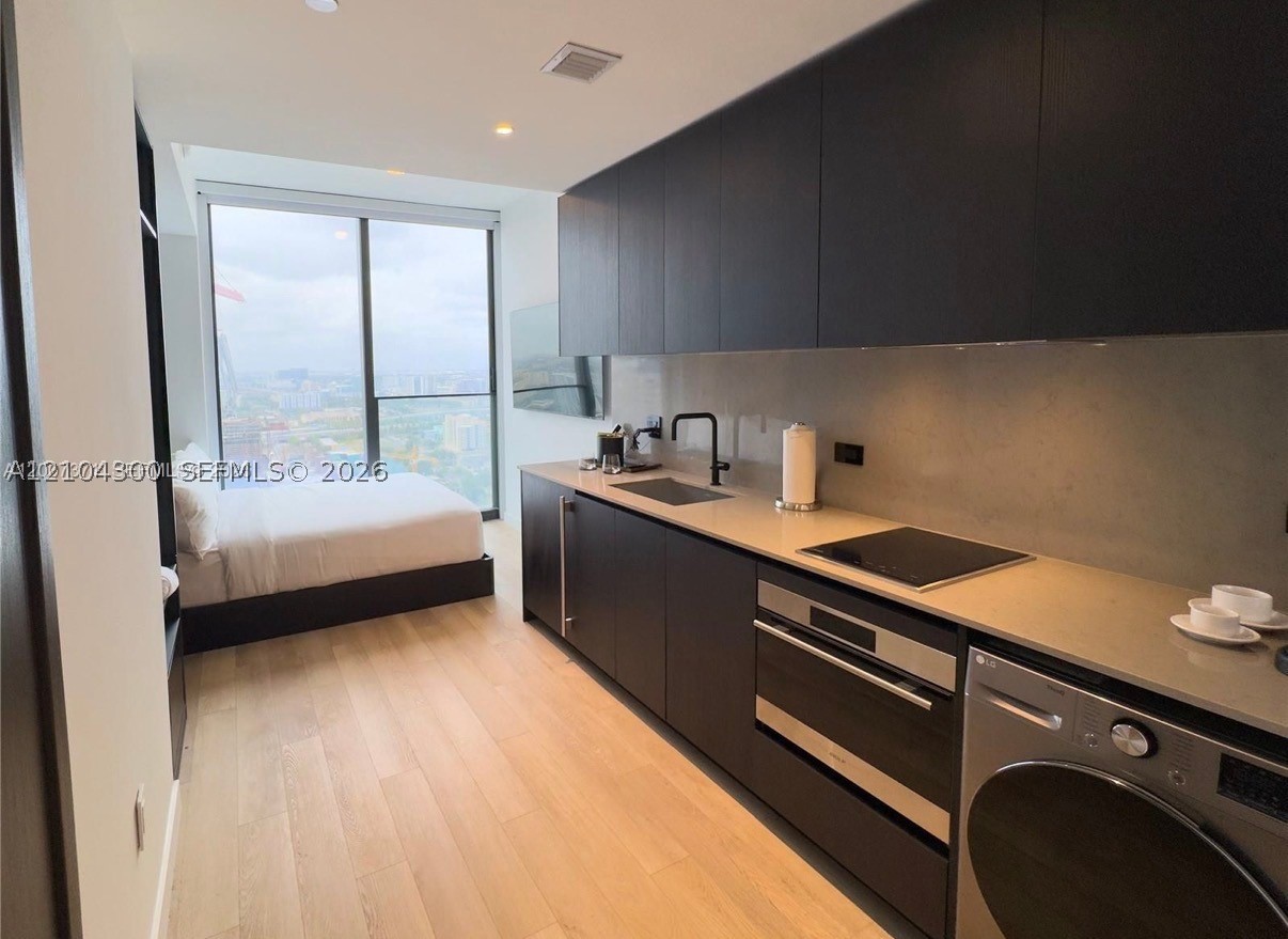 image E11EVEN Hotel & Residences7