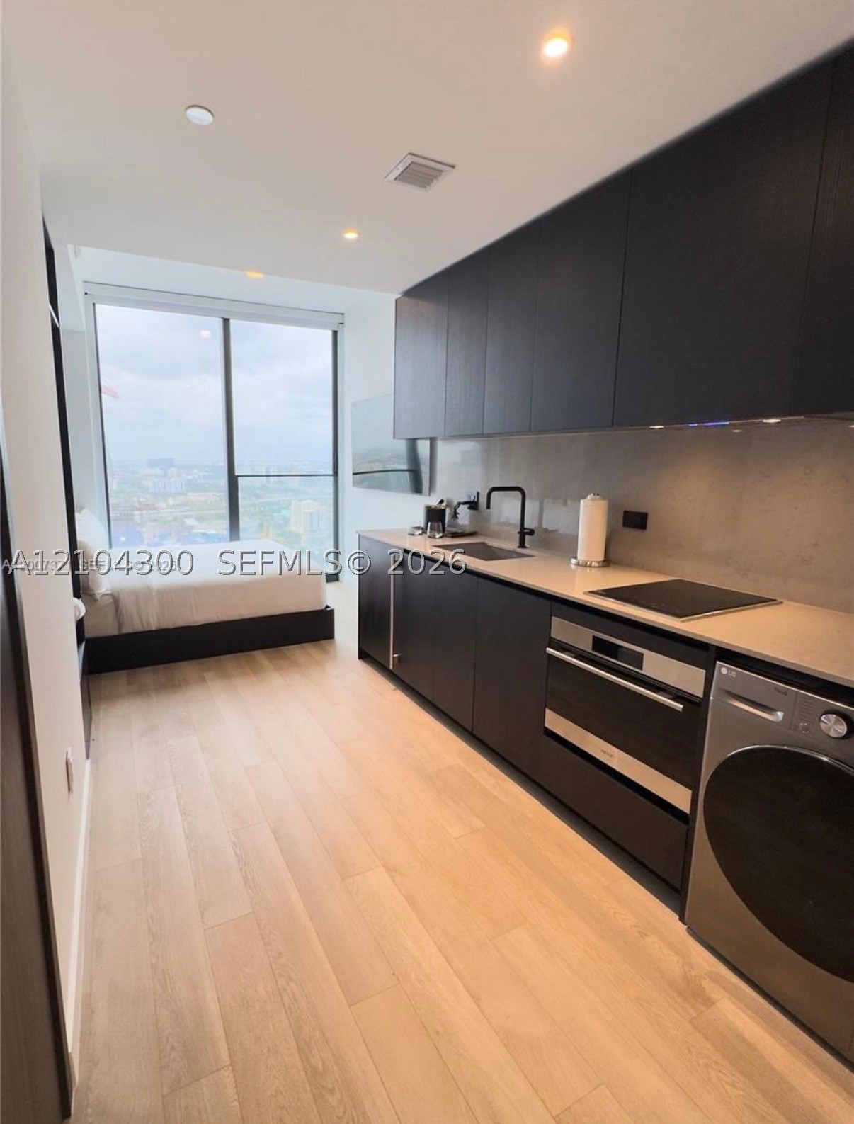 image E11EVEN Hotel & Residences8