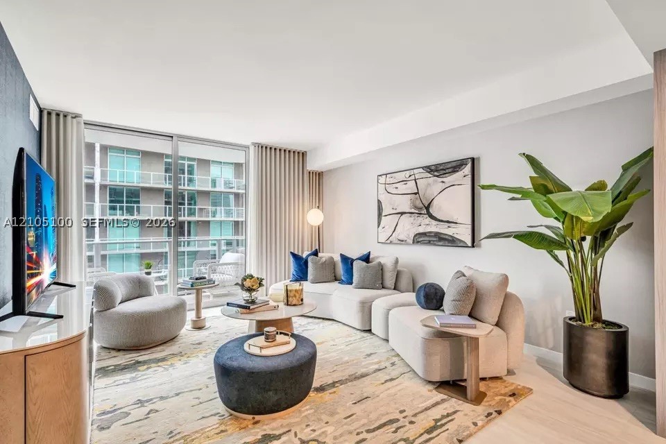 77 SE 5th St #2011 Miami, FL 33131