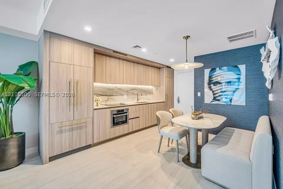 77 SE 5th St #2011 Miami, FL 33131