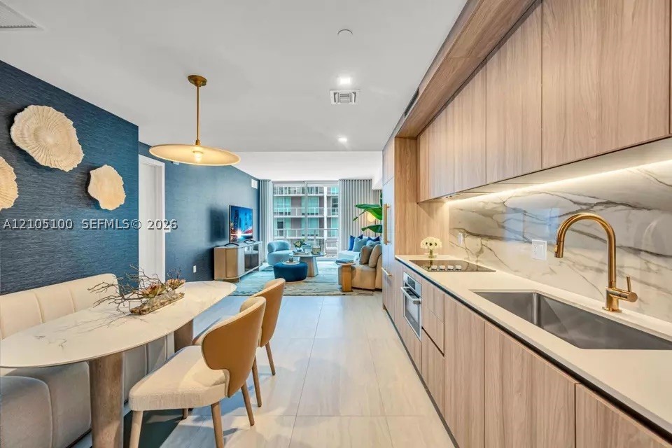 77 SE 5th St #2011 Miami, FL 33131