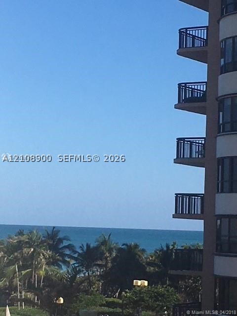10185 Collins Ave #515