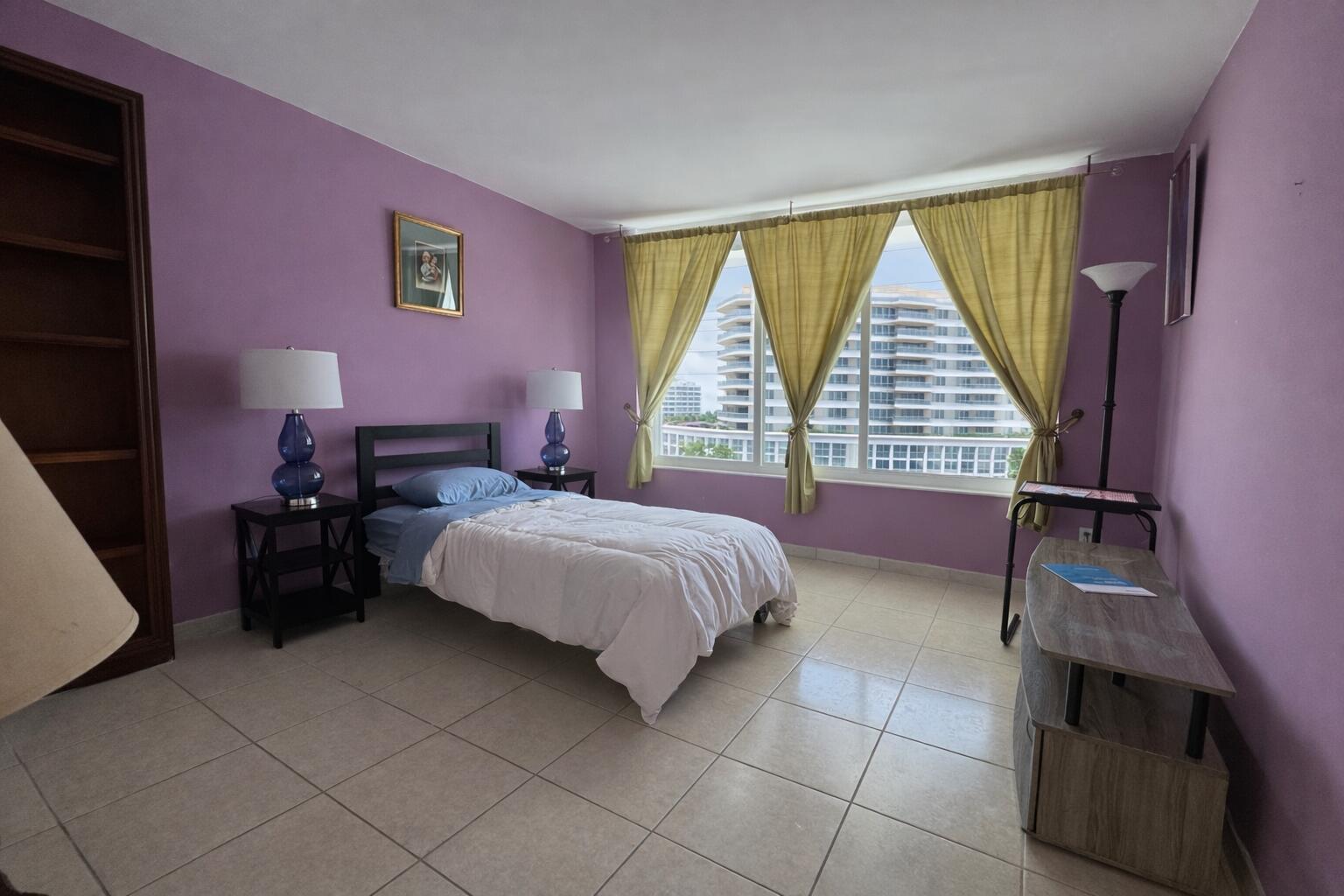 5401 Collins #1516 Miami Beach, FL 33140