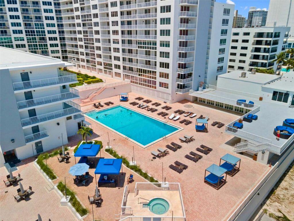 5401 Collins #1516 Miami Beach, FL 33140