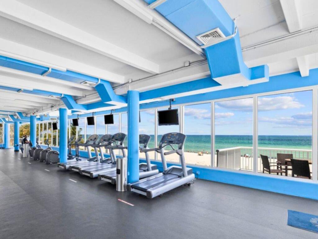 5401 Collins #1516 Miami Beach, FL 33140