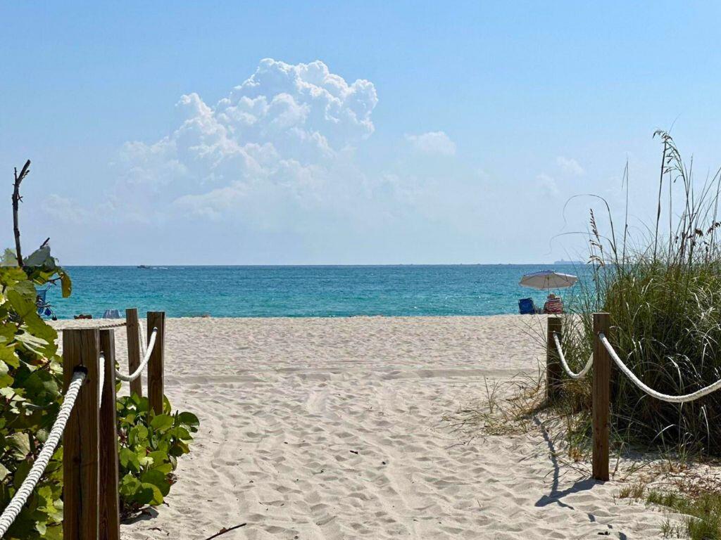 5401 Collins #1516 Miami Beach, FL 33140