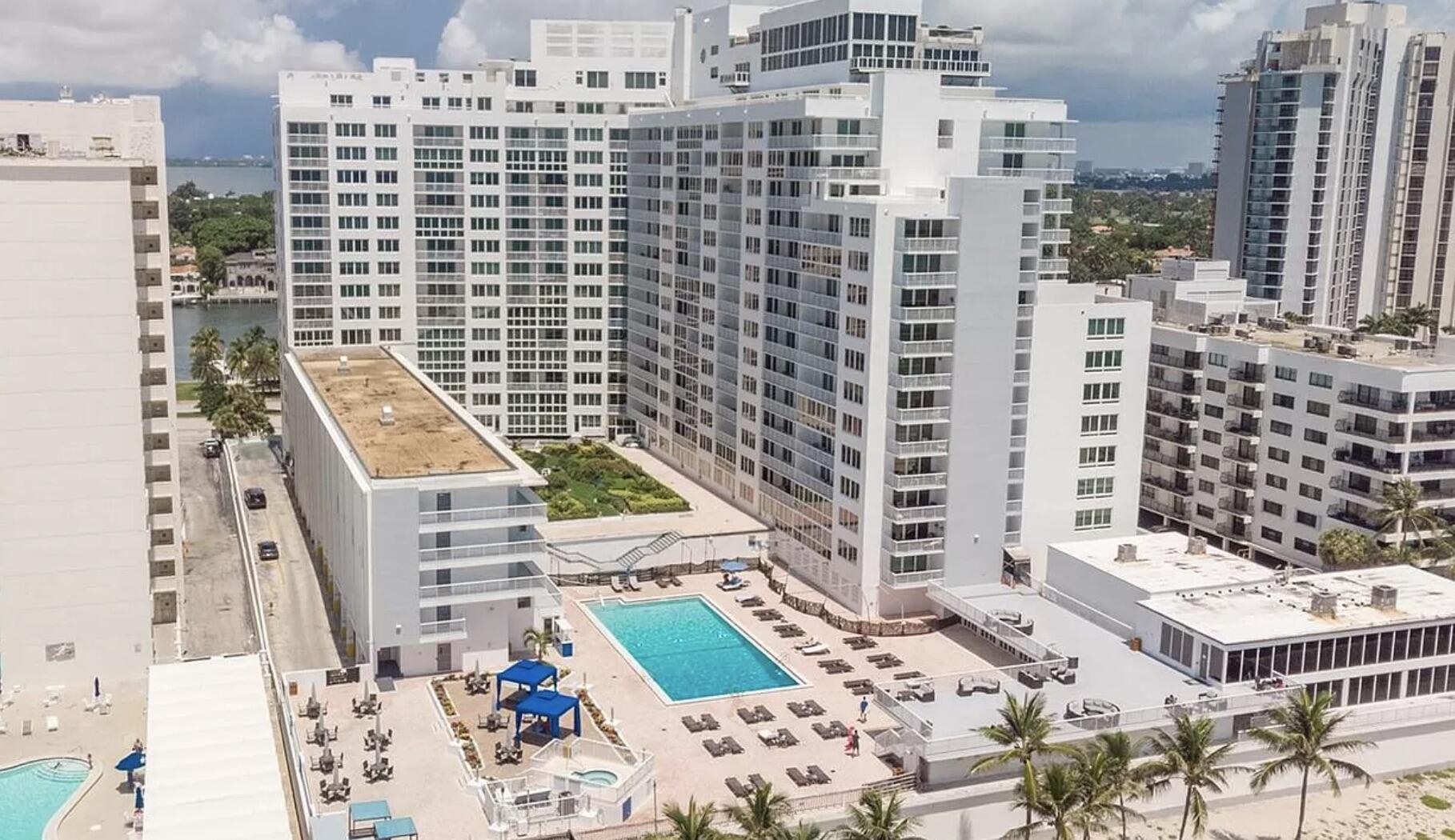 5401 Collins #1516 Miami Beach, FL 33140