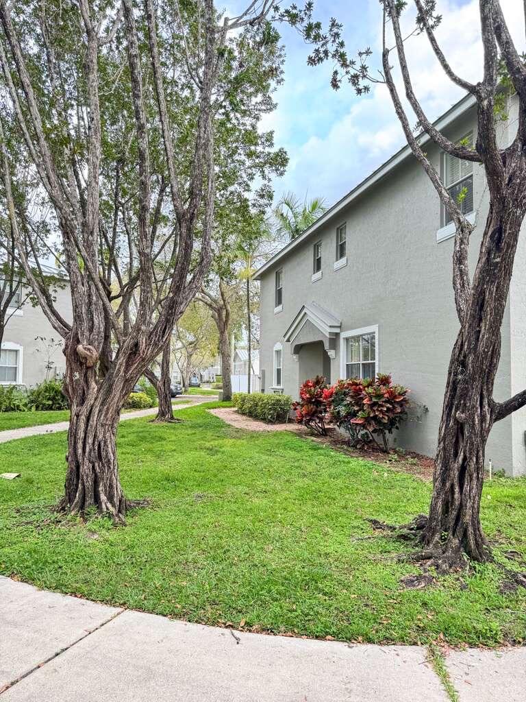 2309 Shoma Royal Palm Beach, FL 33414