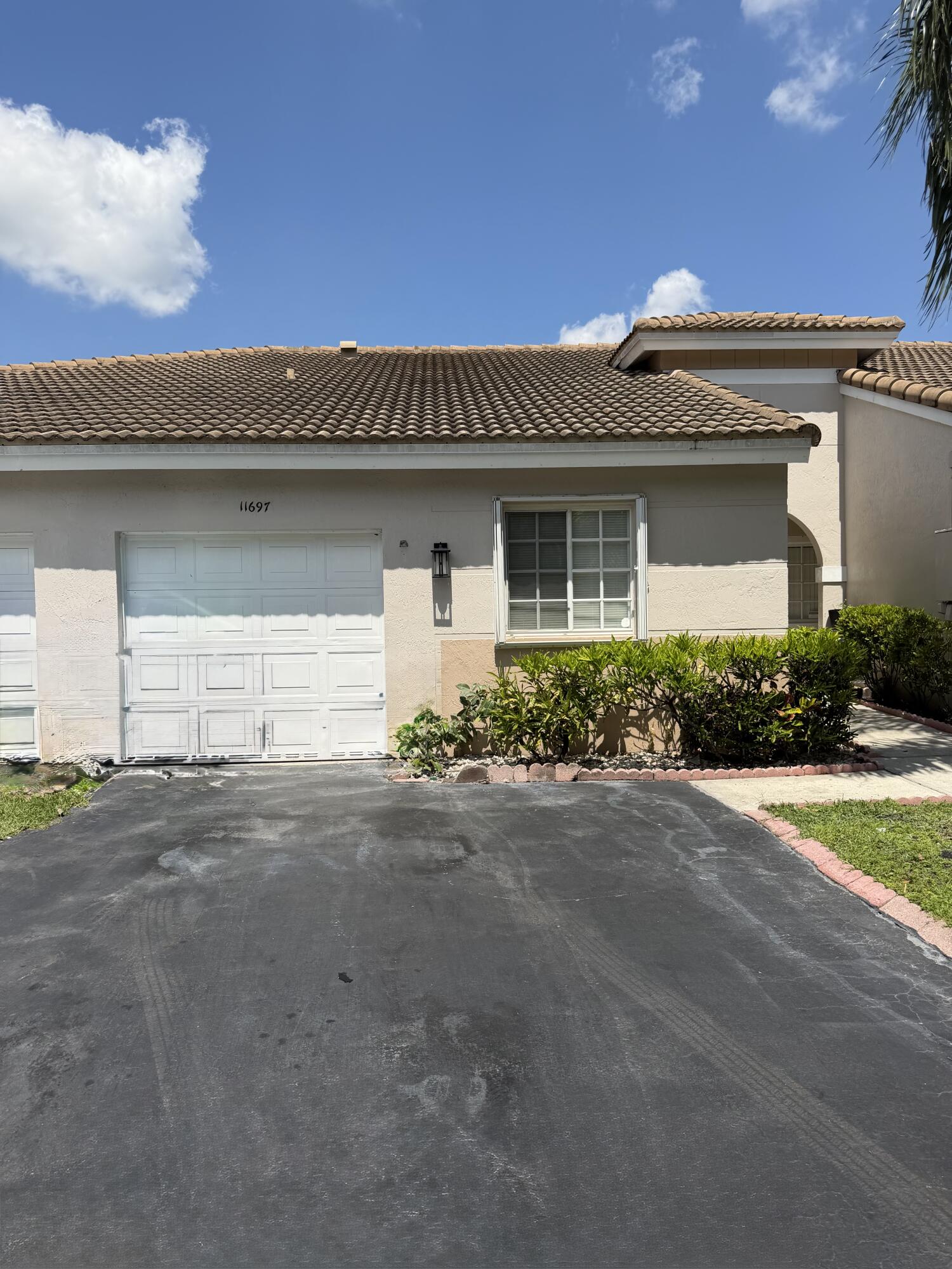 11697 SW 19th #11697