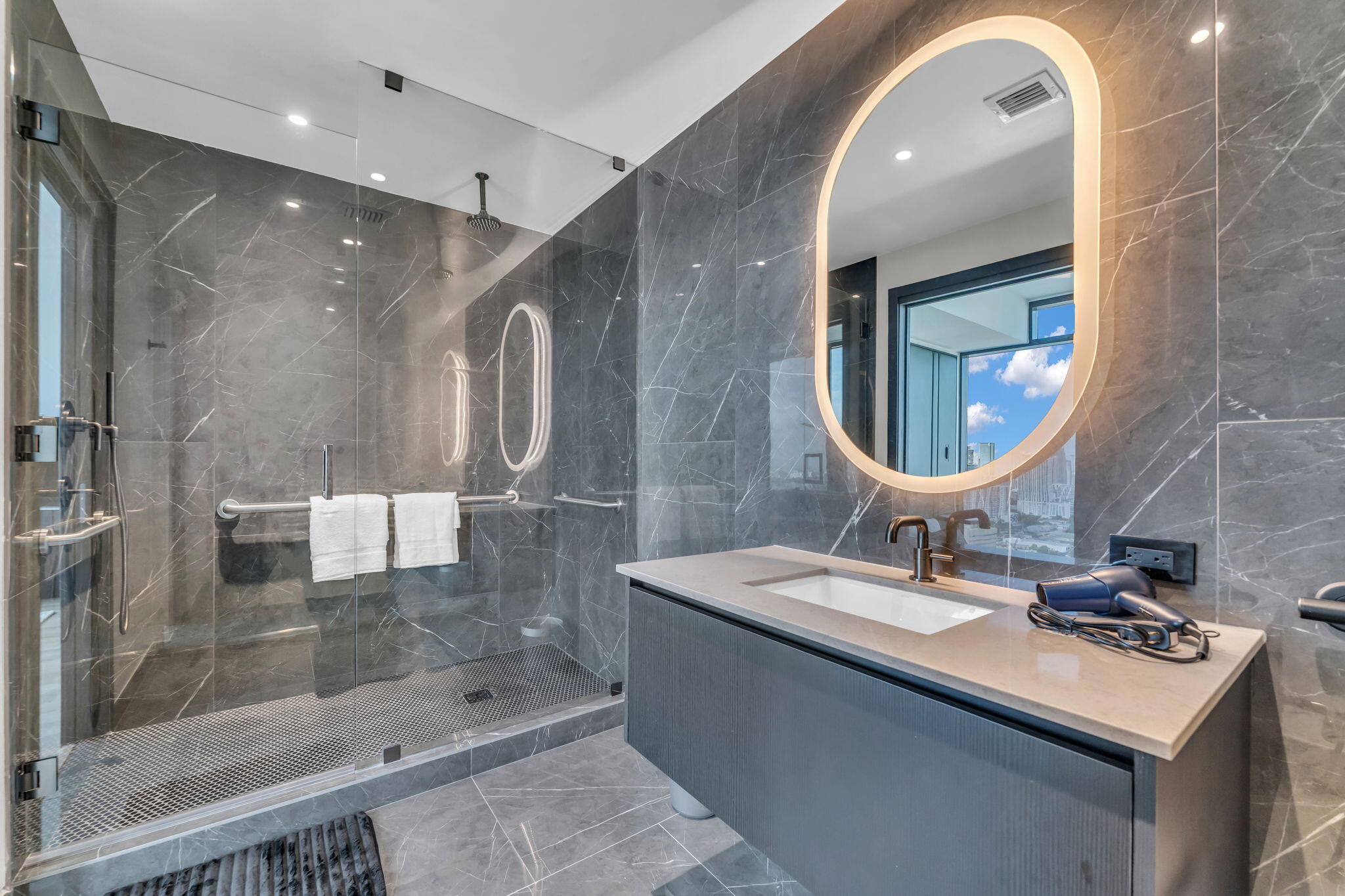 20 NE 11th Miami, FL 33132