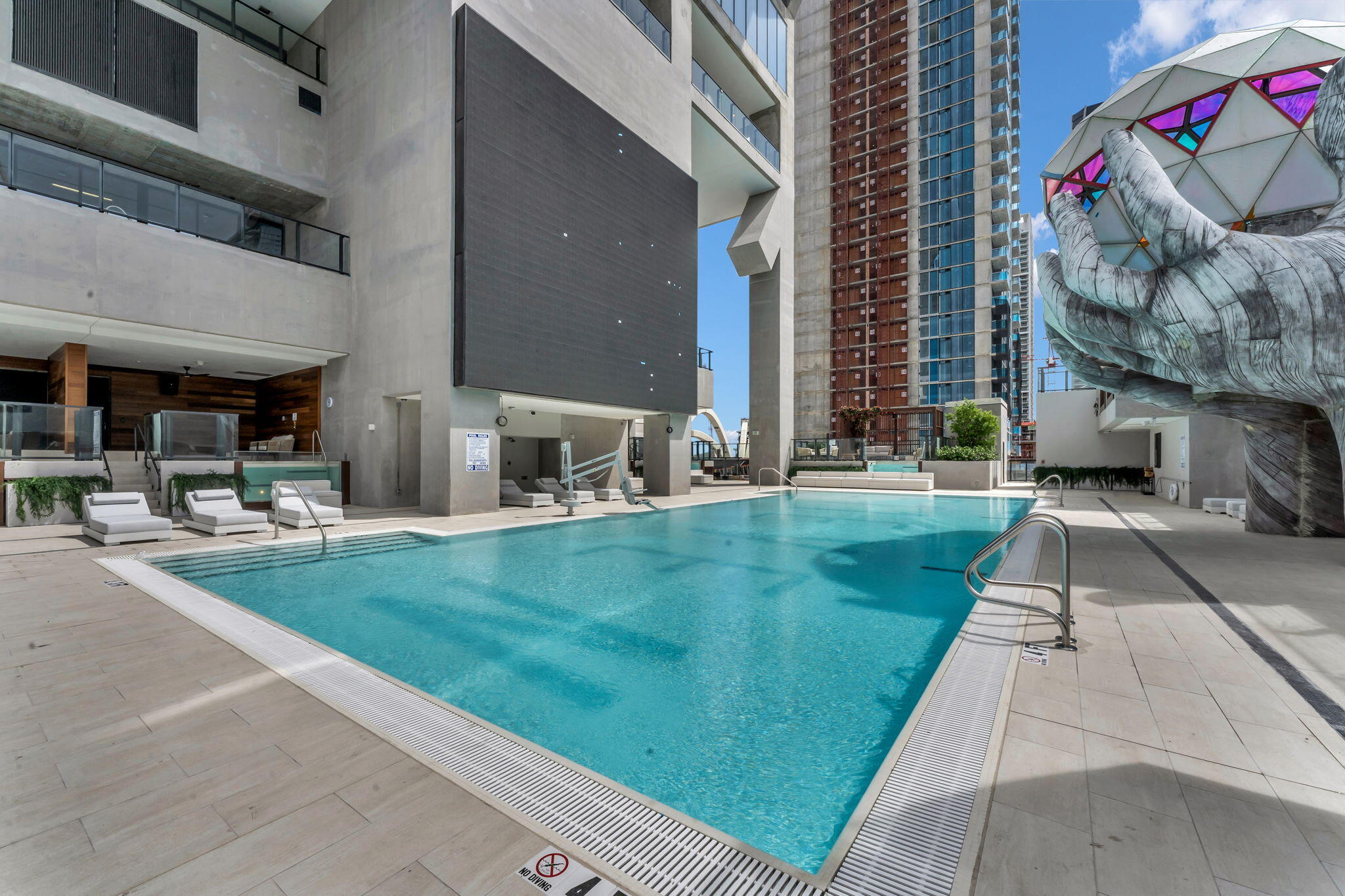 20 NE 11th Miami, FL 33132