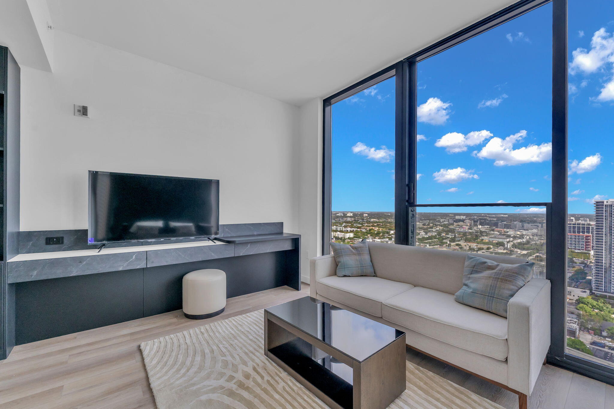 20 NE 11th Miami, FL 33132