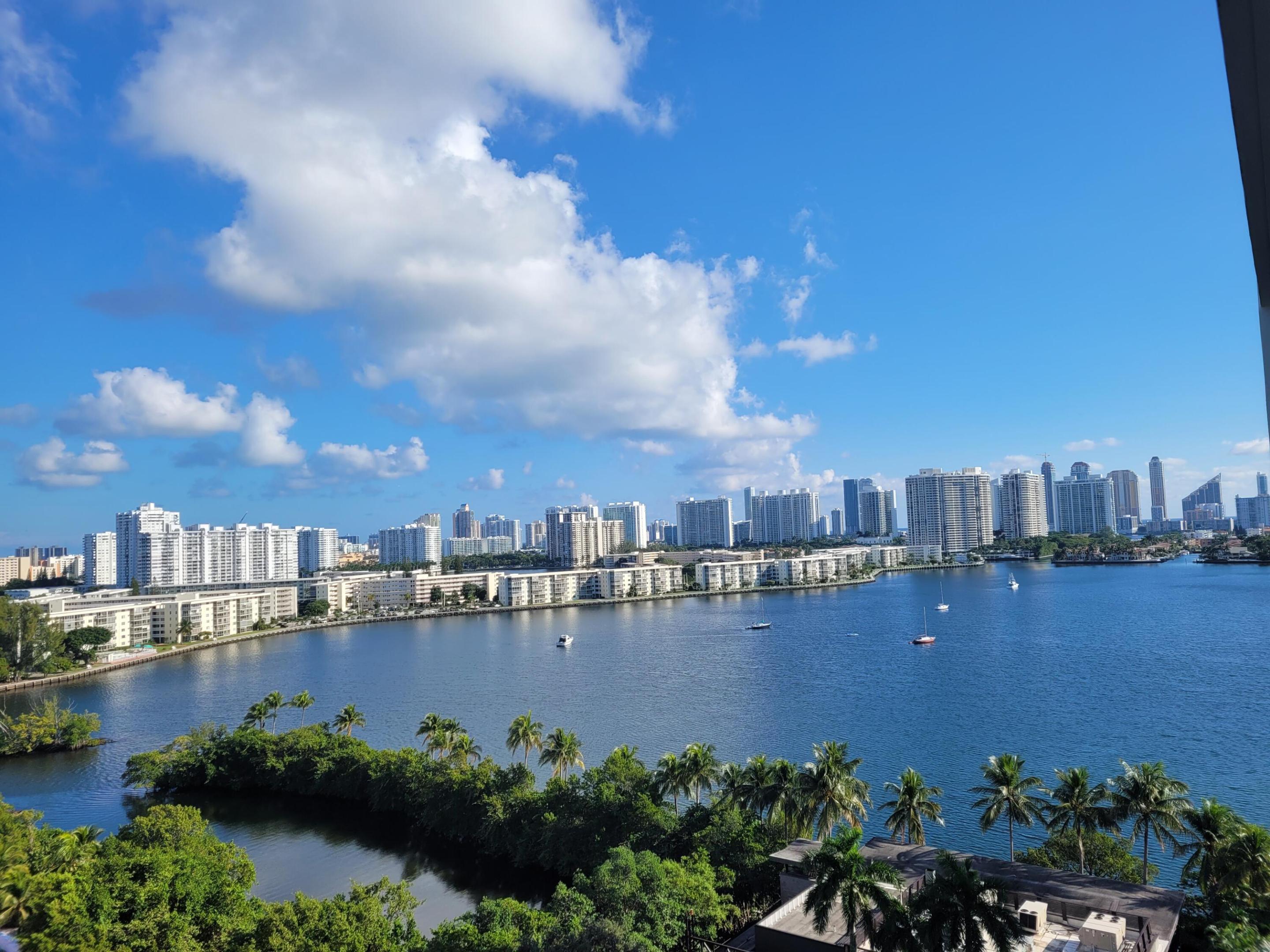 17301 Biscayne #1202